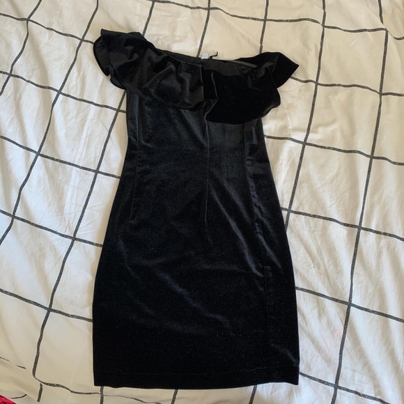 black velvet gothic velour off the shoulder asymmetrical mini dress - Picture 4 of 5